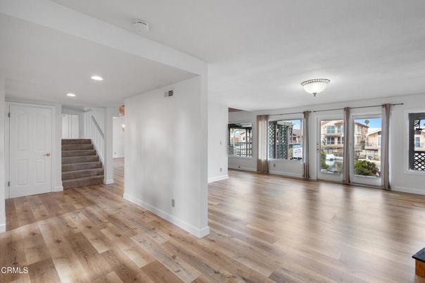 Empty room, Interior, Recessed Lighting, Wood Texture Flooring