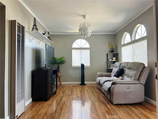 Interior, Pendant Lights, Wood Texture Flooring