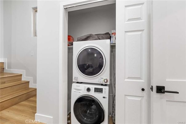 Interior, Utility Closets, Washer, Wood Texture Flooring