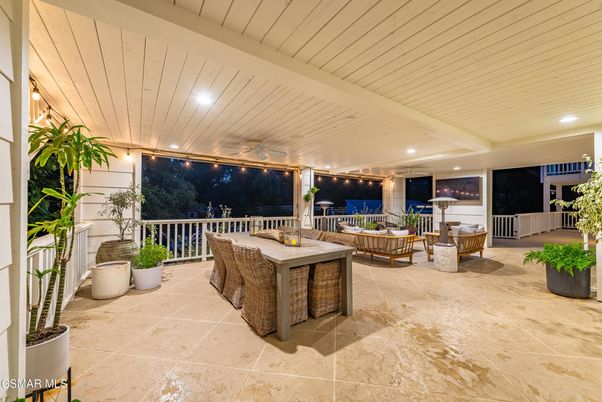 Exterior, Living room, Recessed Lighting
