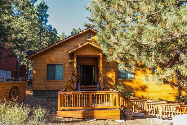Backyard, Exterior, Facade, Log Home