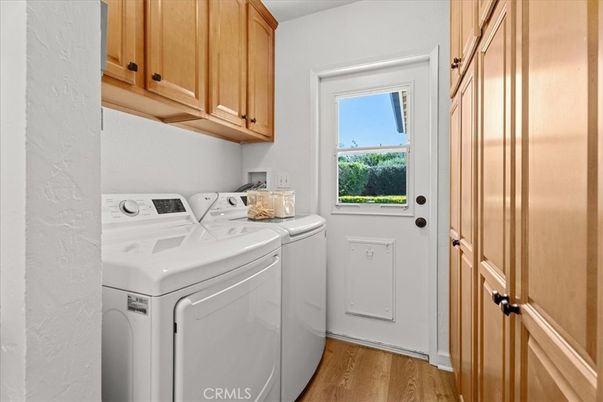Interior, Washer, Wood Texture Flooring