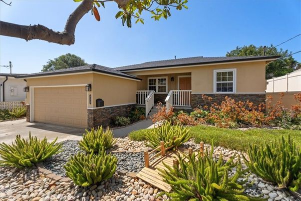 Attached, Exterior, Facade, Ranch