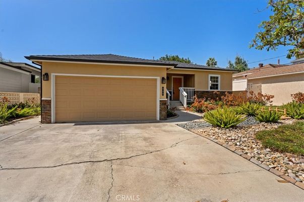 Attached, Exterior, Facade, Ranch
