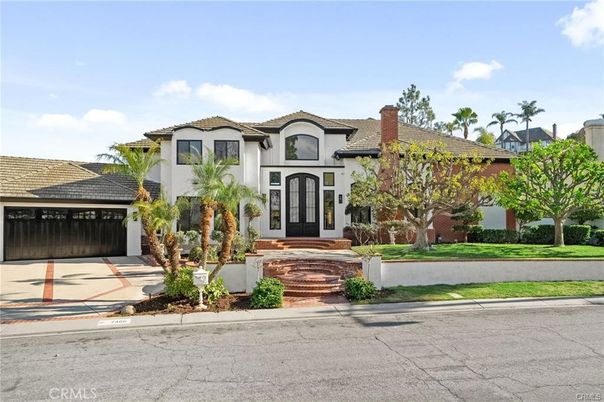 Attached, Exterior, Facade, Mediterranean