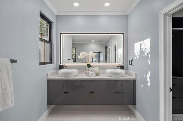 Bathroom, Dual Sink Vanities, Interior, Recessed Lighting