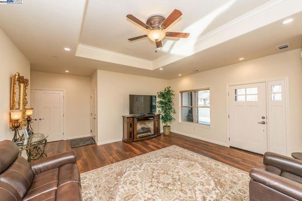 Interior, Recessed Lighting, Wood Texture Flooring