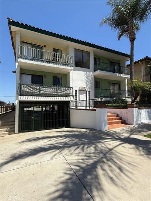 Attached, Exterior, Facade, Modern