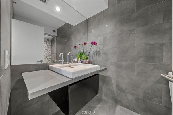 Bathroom, Interior, Recessed Lighting