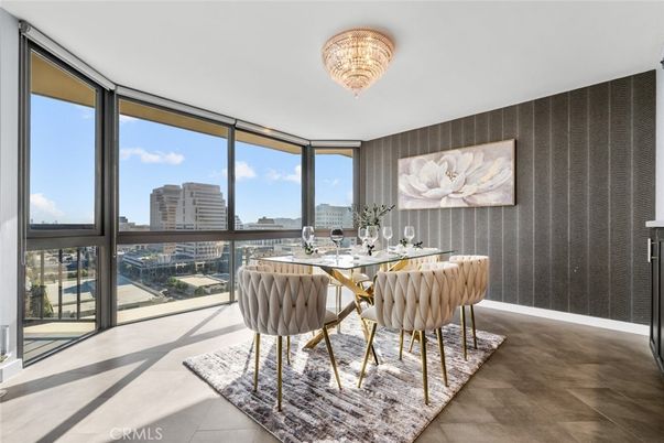 Chandelier, Dining room, Interior, Sun Room, Water, Wood Texture Flooring
