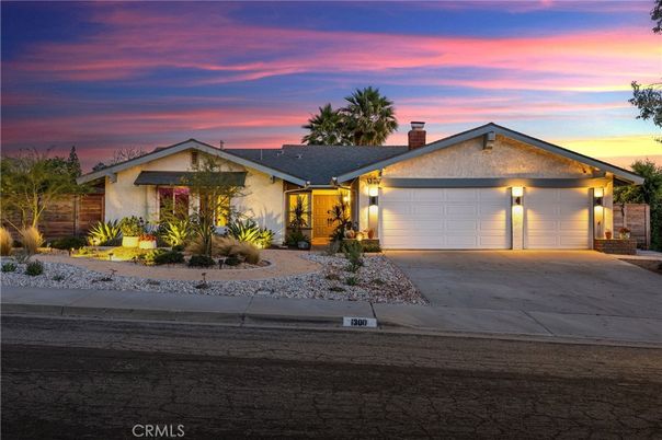 Attached, Exterior, Facade, Ranch