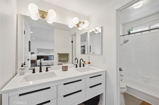 Bathroom, Bedroom, Dual Sink Vanities, Interior