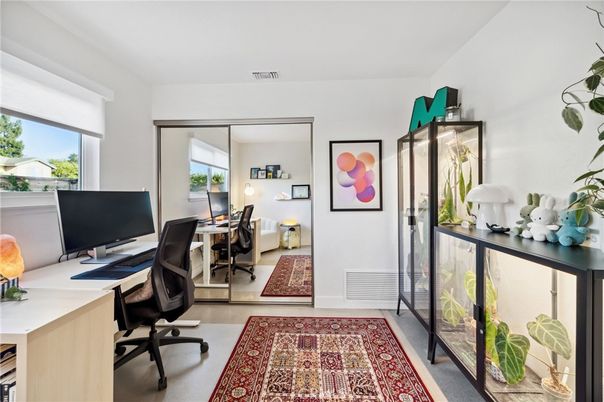 Home Office, Interior