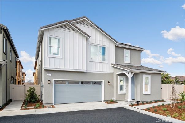 Attached, Exterior, Facade, Farmhouse