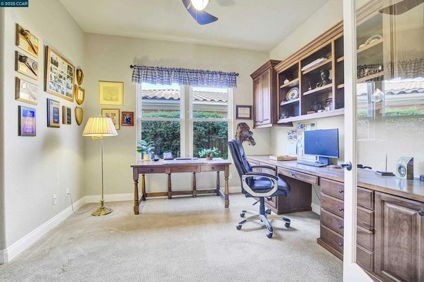 Home Office, Interior