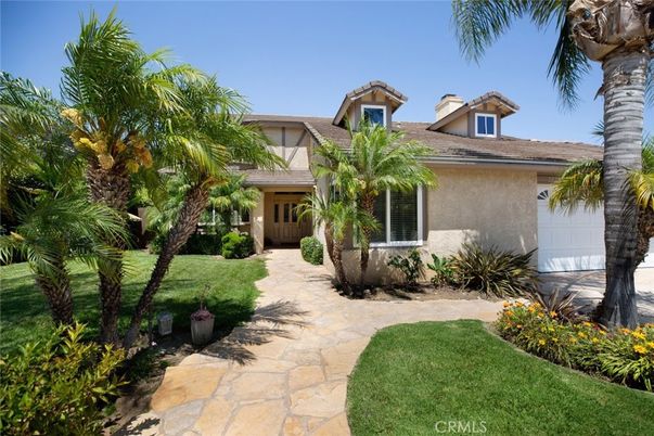 Attached, Exterior, Facade, Mediterranean