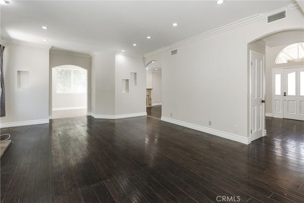 Empty room, Interior, Recessed Lighting, Wood Texture Flooring