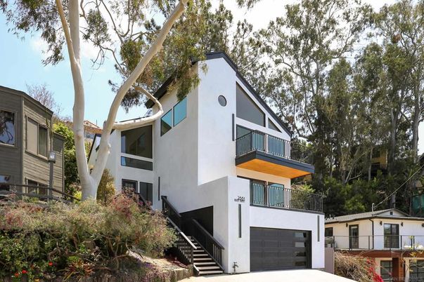 Attached, Exterior, Facade, None