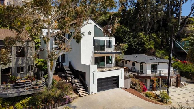Attached, Exterior, Facade, Modern