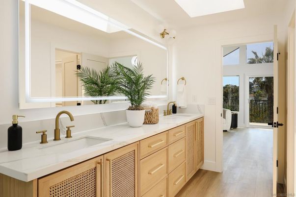 Bathroom, Dual Sink Vanities, Interior, Wood Texture Flooring