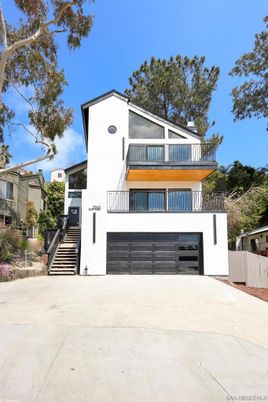 Attached, Exterior, Facade, Modern