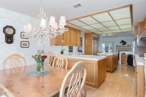 Chandelier, Dining room, Interior, Kitchen, Tile Countertops, Wood Texture Flooring