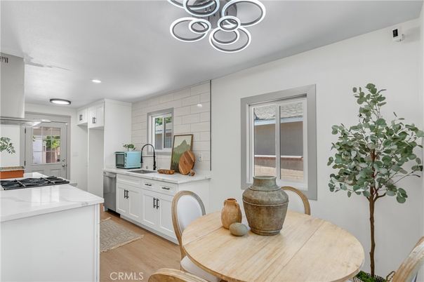 Dining room, Interior, Kitchen, Pendant Lights, Recessed Lighting, Wood Texture Flooring