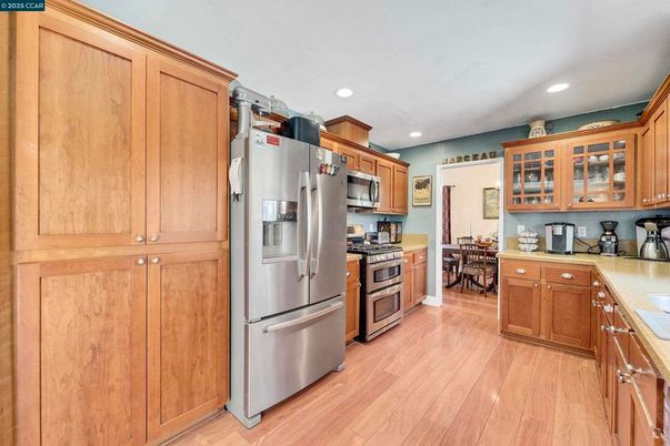 Dining room, Interior, Kitchen, Recessed Lighting, Wood Texture Flooring