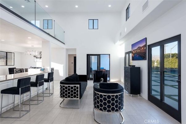 Chandelier, Dining room, Interior, Recessed Lighting, Wood Texture Flooring