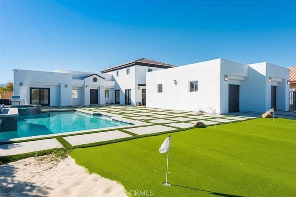 Backyard, Exterior, Facade, Pool, Modern
