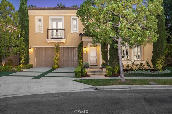 Attached, Exterior, Facade, Mediterranean