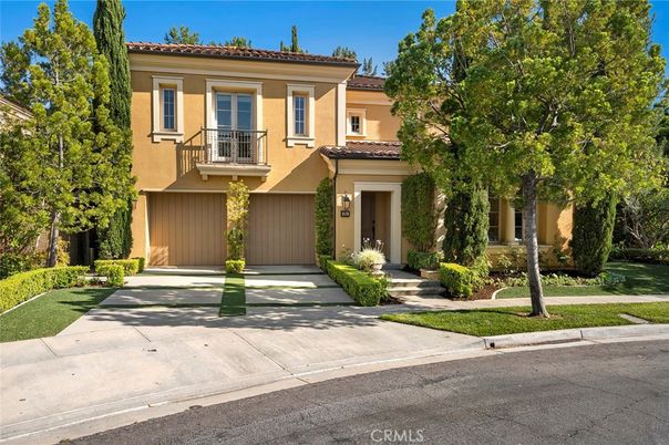 Attached, Exterior, Facade, Mediterranean