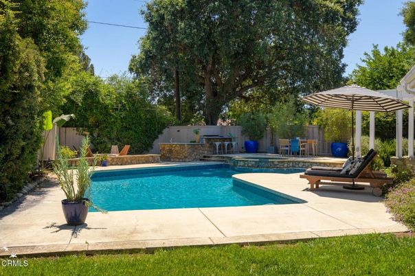 Exterior, Pool