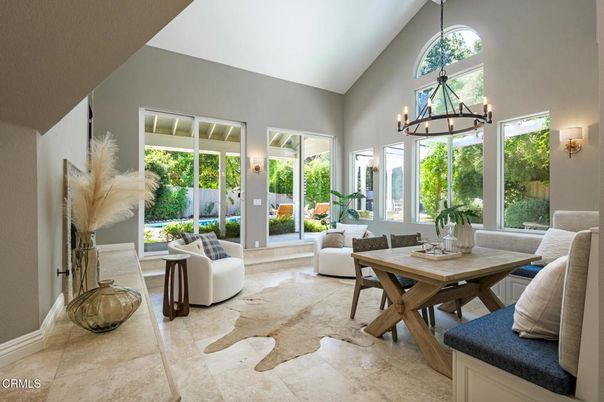 Chandelier, Dining room, Interior, Living room, Pendant Lights