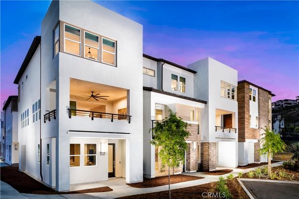 Exterior, Facade, Modern