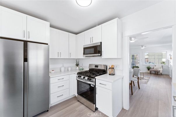 Dining room, Interior, Kitchen, Stainless Steel Appliances, Wood Texture Flooring