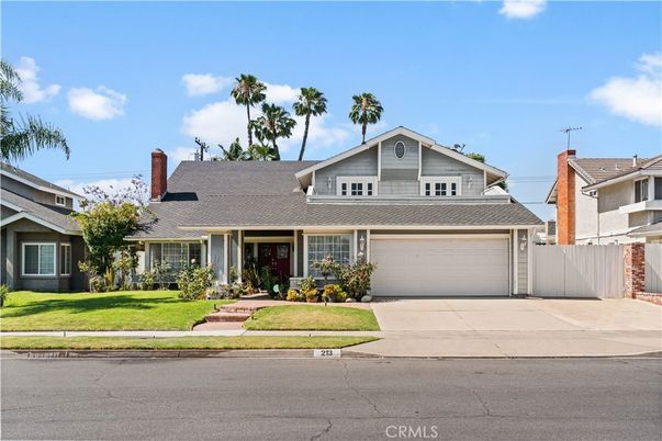 Attached, Exterior, Facade, Ranch