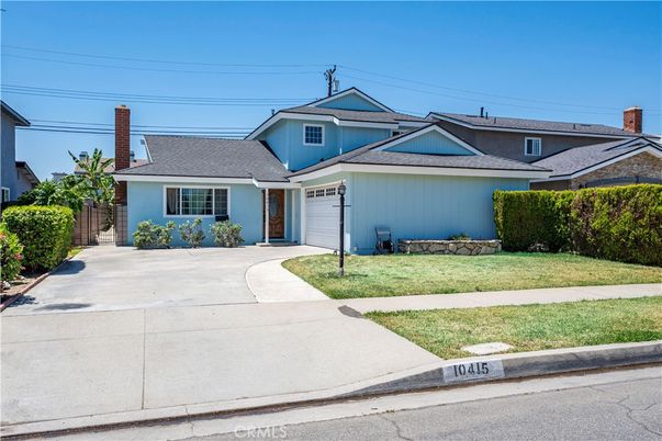 Attached, Exterior, Facade, Ranch