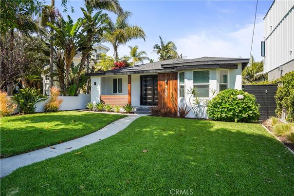 Backyard, Exterior, Facade, Ranch