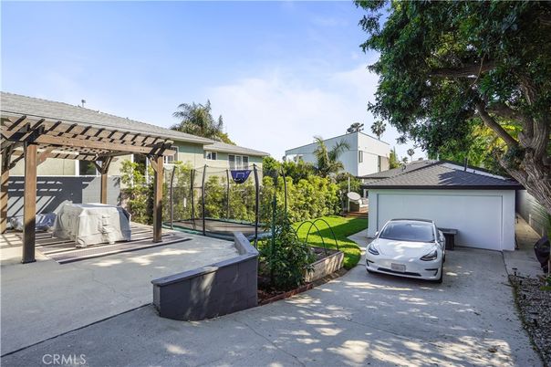 Detached Garage, Exterior
