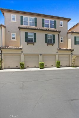 Attached, Exterior, Facade, Mediterranean