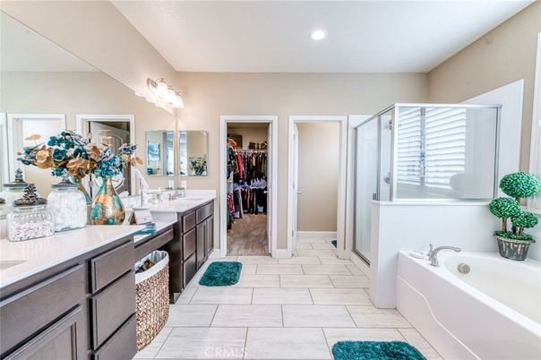 Bathroom, Dual Sink Vanities, Interior, Recessed Lighting