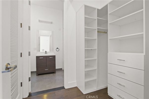 Bathroom, Interior, Walk-in Closets, Wood Texture Flooring