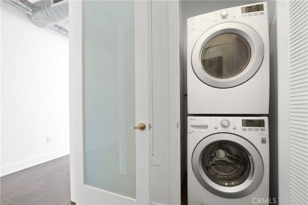 Interior, Utility Closets, Washer, Wood Texture Flooring