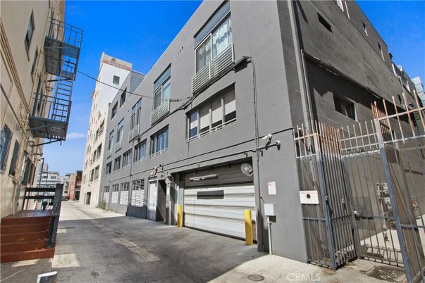 Exterior, Facade, Rowhouse