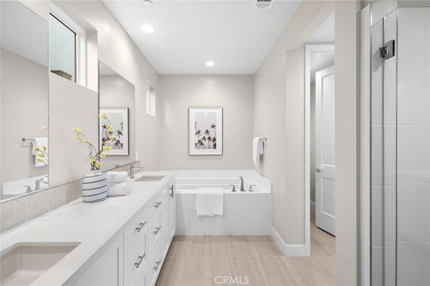Bathroom, Dual Sink Vanities, Interior, Recessed Lighting