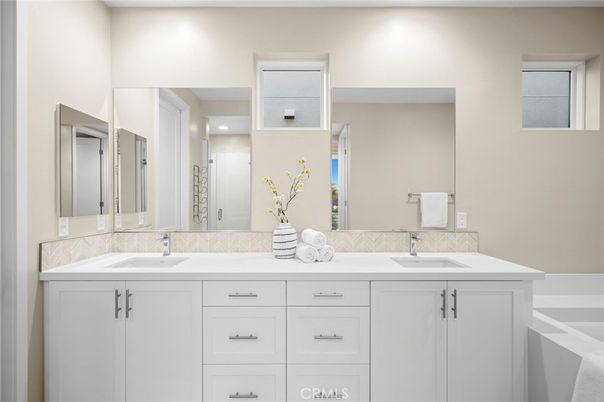 Bathroom, Dual Sink Vanities, Interior, Recessed Lighting