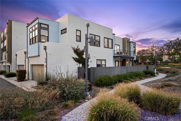 Attached, Exterior, Facade, Modern