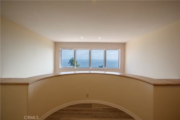 Interior, Recessed Lighting, Water, Wood Texture Flooring