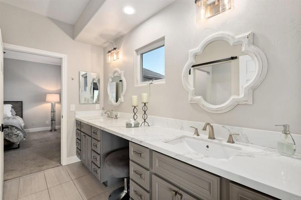 Bathroom, Dual Sink Vanities, Interior, Recessed Lighting